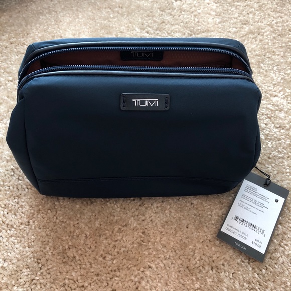 tumi cosmetic bag